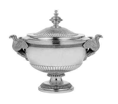 A Covered Tureen from London, - Argenti