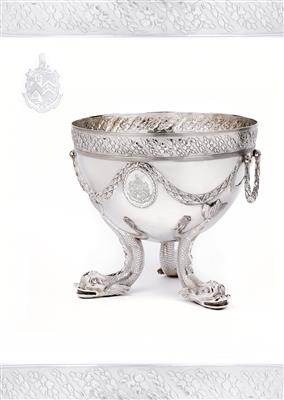 A George III Centrepiece Bowl from London, - Argenti