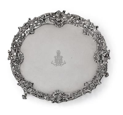 A George III Footed Platter from London, - Argenti