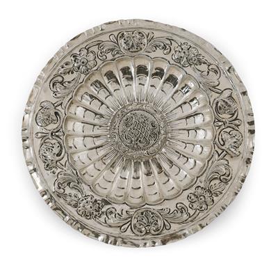 A Rococo Tray from Spain, - Stříbro a Ruské stříbro