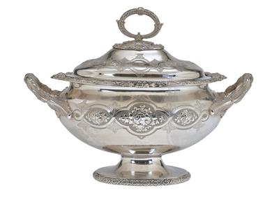 A Covered Tureen from Sheffield, - Argenti e Argenti russo