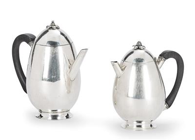 A Neo-Classicist Mocha Pot and Small Tea Pot, - Argenti e Argenti russo