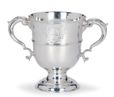 A George II Porringer from London, - Silver