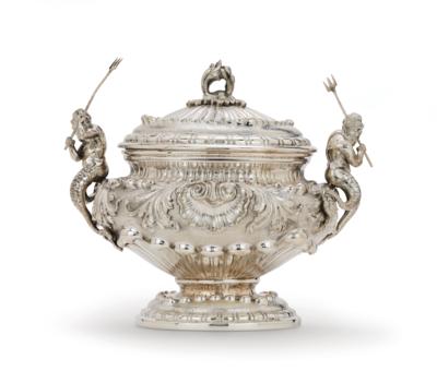 A Covered Tureen by Buccellati, - Argenti