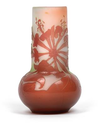 Vase decorated with honeysuckle, - Secese a um?ní 20. století