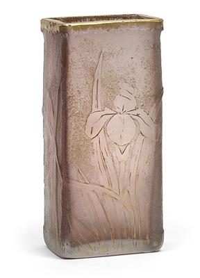 Vase with iris and butterfly, - Stile Liberty e arte applicata del XX secolo