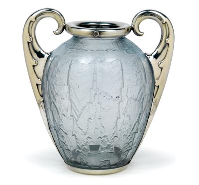 Vaso entro montatura in argento, - Jugendstil e arte applicata del XX secolo