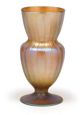 A footed vase, - Jugendstil e arte applicata del XX secolo