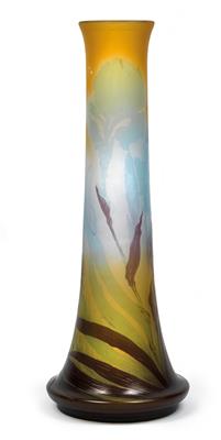 A large vase with iris, - Jugendstil and 20th Century Arts and Crafts