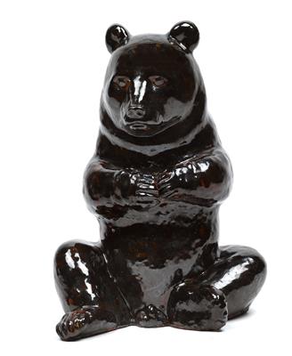 Michael Powolny, A figure of a seated bear, - Jugendstil e arte applicata del XX secolo