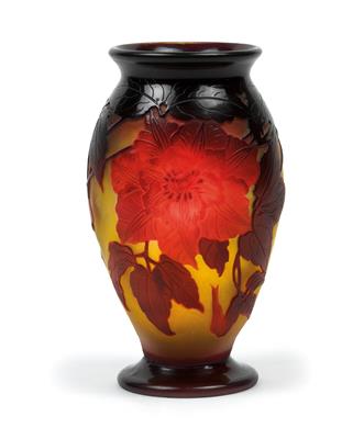 A small vase decorated with clematis, - Secese a umění 20. století