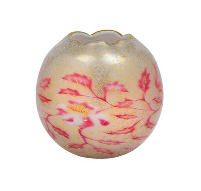 A globular vase, - Secese a umění 20. století