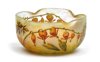 A bowl with bleeding hearts, - Secese a umění 20. století