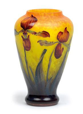 A vase with a lady’s slipper, - Jugendstil e arte applicata del XX secolo