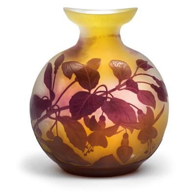 Vase mit Fuchsien, - Jugendstil und Kunsthandwerk des 20. Jahrhunderts