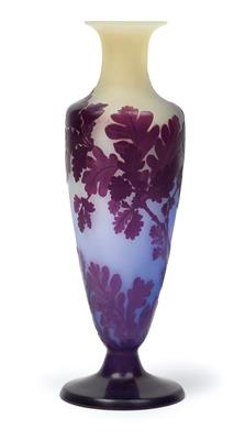 An overlaid and etched glass vase by Gallé, - Jugendstil e arte applicata del XX secolo