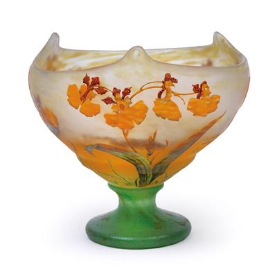 An etched centrepiece with orchids by Daum, - Jugendstil e arte applicata del XX secolo