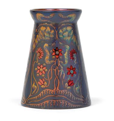A small Zsolnay vase, - Secese a umění 20. století