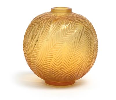 A small vase “Palmes” by René Lalique, - Secese a umění 20. století