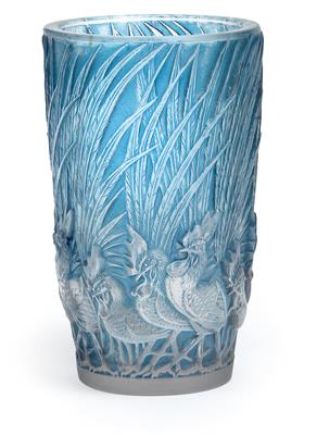 A vase “Coqs et plumes” by René Lalique, - Jugendstil e arte applicata del XX secolo