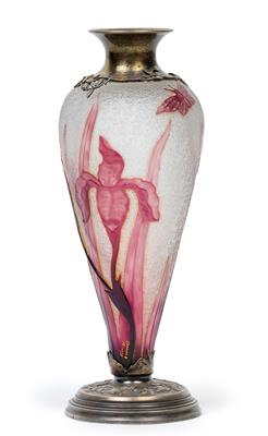 An overlaid and etched vase with silver mount by Daum, - Jugendstil and 20th Century Arts and Crafts