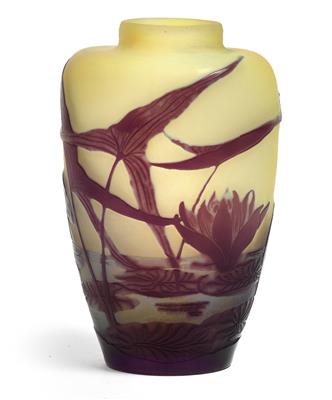 An overlaid and etched vase with pond landscape by Gallé, - Jugendstil and 20th Century Arts and Crafts