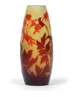 An overlaid and etched glass vase with “bleeding hearts” by Gallé, - Jugendstil and 20th Century Arts and Crafts