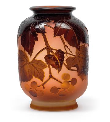 An overlaid and etched vase with grapevine tendrils by Gallé, - Secese a umění 20. století