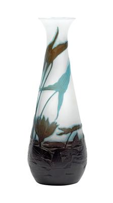 An overlaid and etched glass vase by Gallé, - Secese a umění 20. století