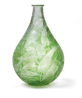 A René Lalique moulded “Sauge” vase, - Jugendstil e arte applicata del XX secolo