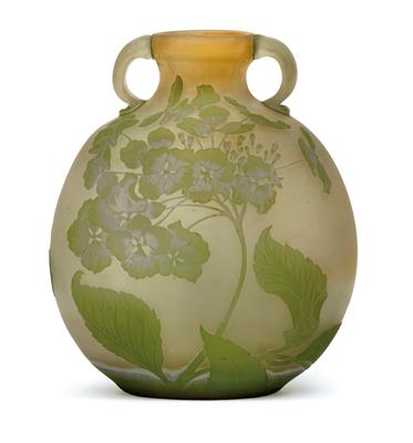 An overlaid and etched handled vase by Gallé, - Secese a umění 20. století