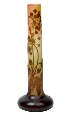 An overlaid and etched glass vase by Gallé, - Jugendstil e arte applicata del XX secolo