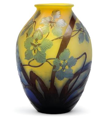 An overlaid and etched glass vase by Gallé, - Jugendstil e arte applicata del XX secolo