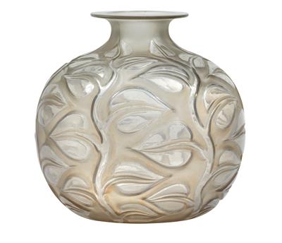 A moulded “Sophora” vase by René Lalique, - Secese a umění 20. století