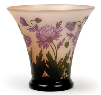 A Bohemian overlaid and etched glass vase, - Jugendstil e arte applicata del XX secolo