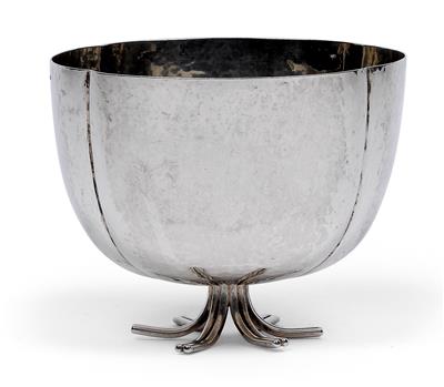 A footed bowl by J. C. Klinkosch, - Jugendstil e arte applicata del XX secolo