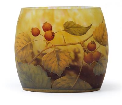 Vase mit Beerenzweigen, - Jugendstil und angewandte Kunst des 20. Jahrhunderts