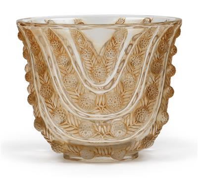 A “Vichy” moulded glass vase by René Lalique, - Secese a umění 20. století