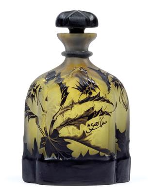 An overlaid and etched glass flask with stopper by Gallé, - Jugendstil e arte applicata del XX secolo