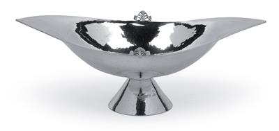 A footed bowl by Theodor Müller, - Jugendstil e arte applicata del XX secolo