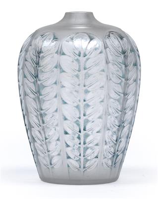 A René Lalique moulded “Tournai” vase, - Secese a umění 20. století