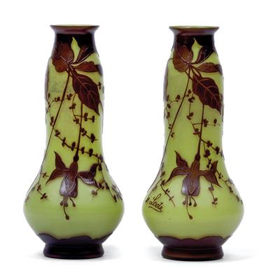 A pair of overlaid and etched glass vases by Lötz Witwe, - Secese a umění 20. století
