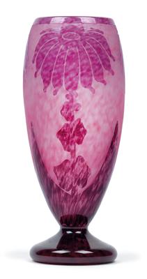 A moulded “Dahlias” vase by Verrerie Schneider, - Secese a umění 20. století