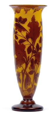 An overlaid and etched glass vase by Lötz Witwe, - Secese a umění 20. století