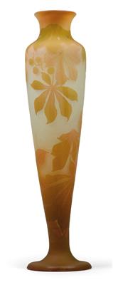 An overlaid and etched glass vase by Gallé, - Jugendstil e arte applicata del XX secolo