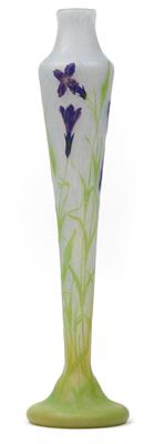 An overlaid and etched glass vase by Daum, - Jugendstil e arte applicata del XX secolo