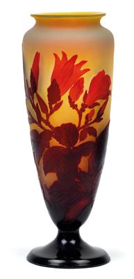 An overlaid and etched glass vase by Gallé - Secese a umění 20. století