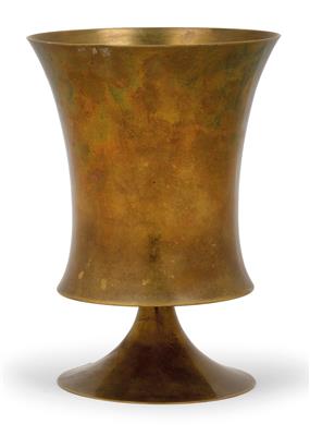 Josef Hoffmann, A footed vase, - Jugendstil e arte applicata del XX secolo