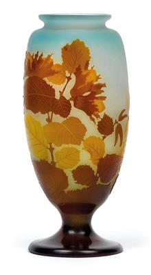 An overlaid and etched glass vase by Gallé, - Jugendstil e arte applicata del XX secolo