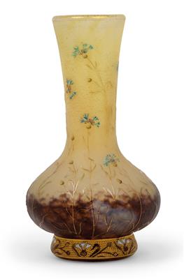 An etched glass vase by Daum, - Secese a umění 20. století